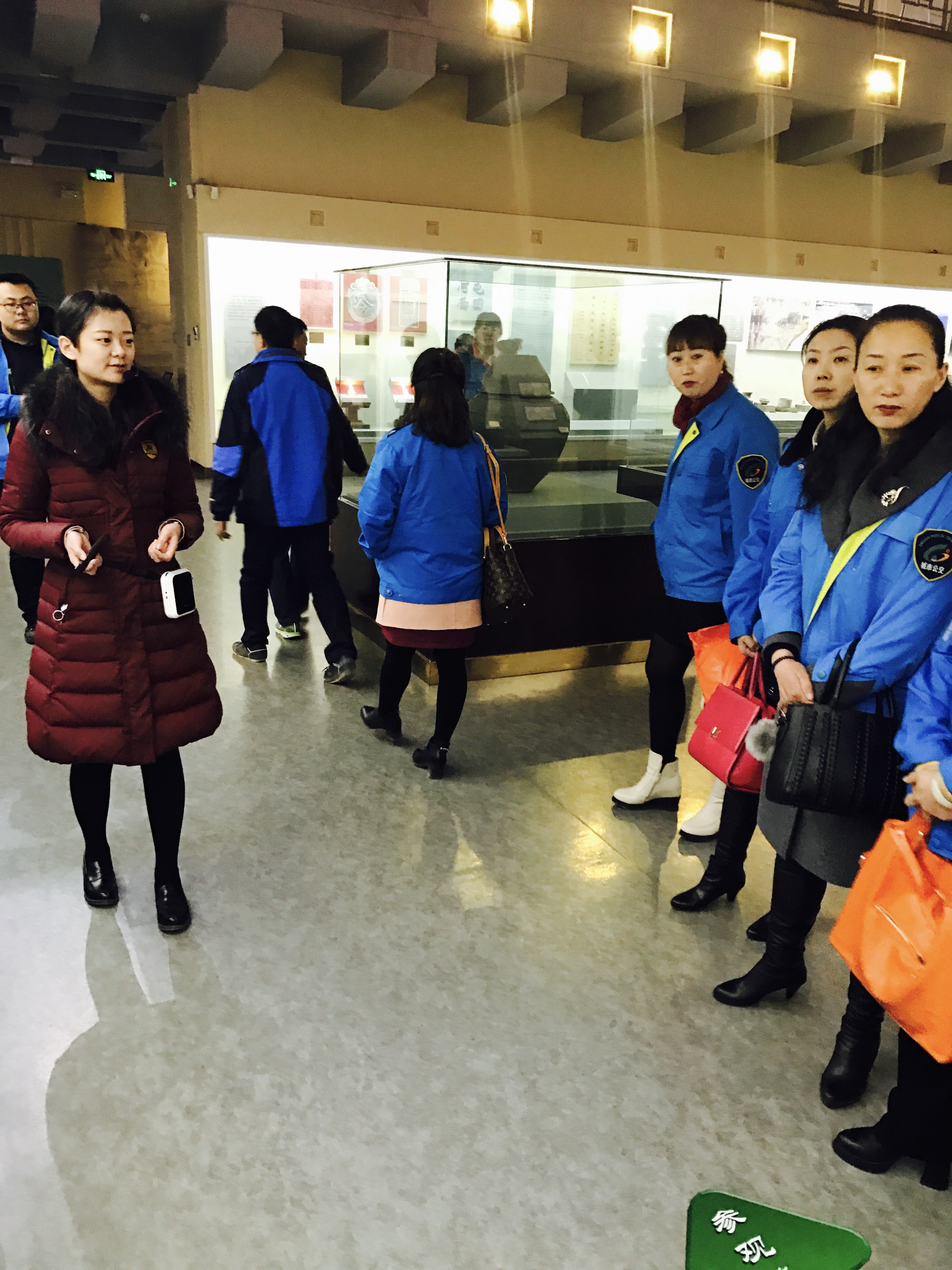 公交公司女职工在嘉峪关长城博物馆过三61八妇女节